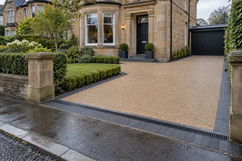 Warm resin aggregate